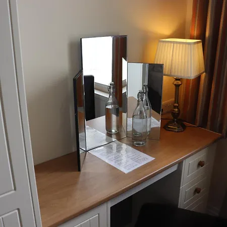 Lion Hotel & Studio Apartments Criccieth Exterior photo