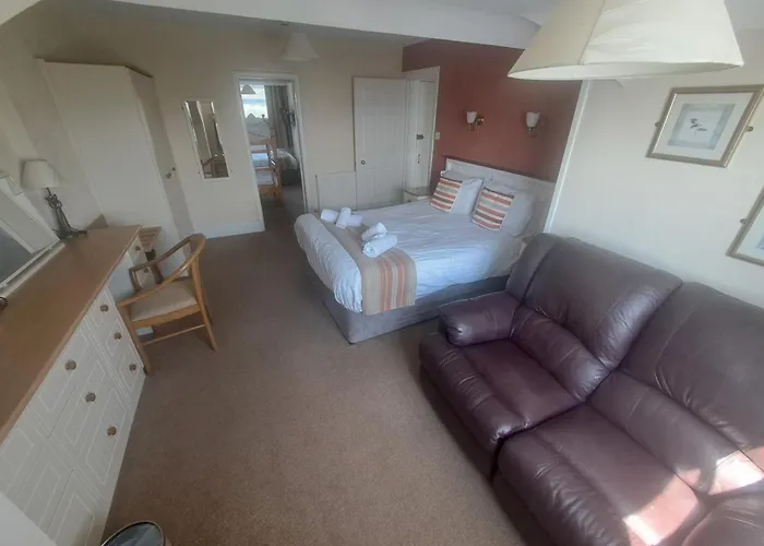 Lion Hotel & Studio Apartments