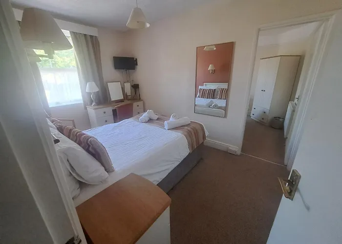 Lion Hotel & Studio Apartments