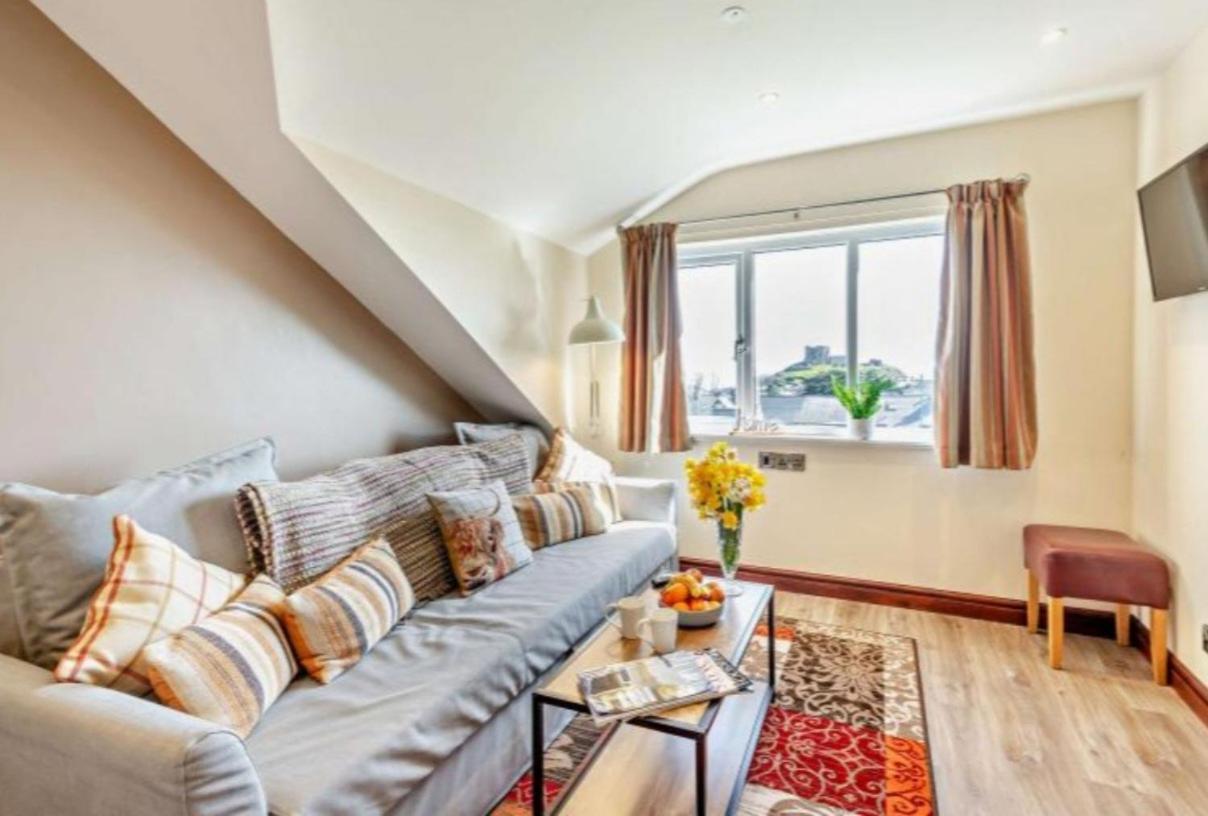 Hotel Lion & Criccieth