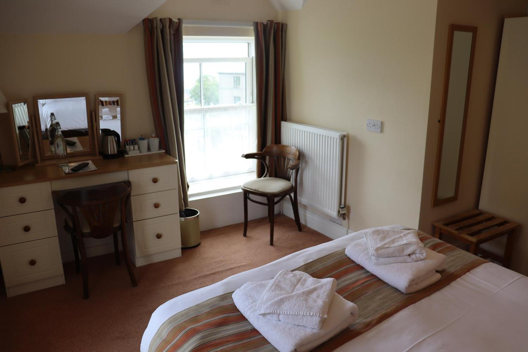 Hotel Lion & Criccieth