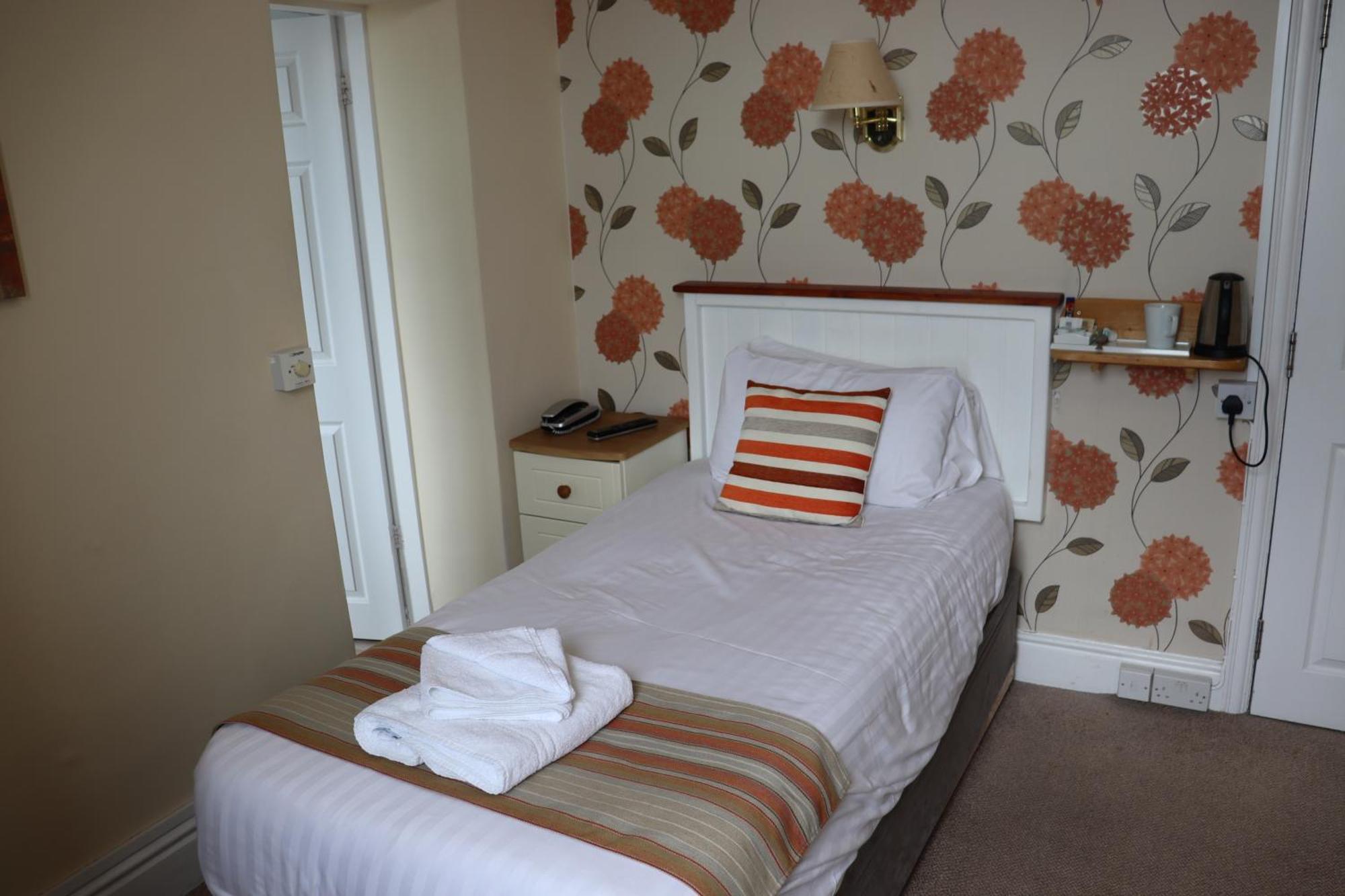 Lion & Hotel 3*
