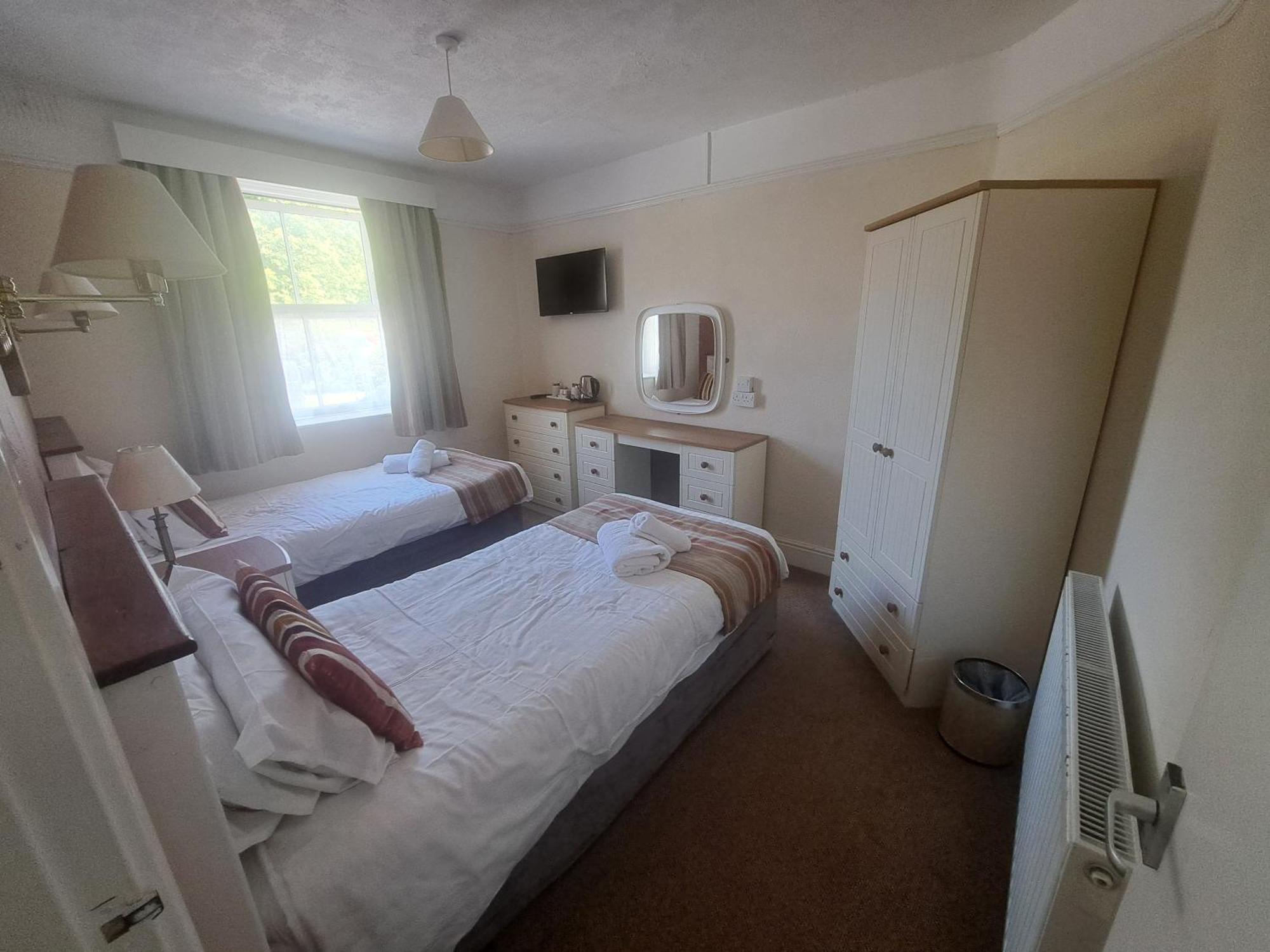 Lion & 3* Criccieth