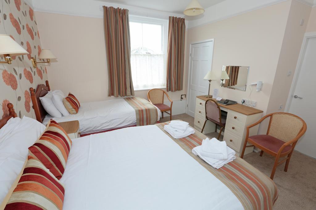 Lion & 3* Criccieth