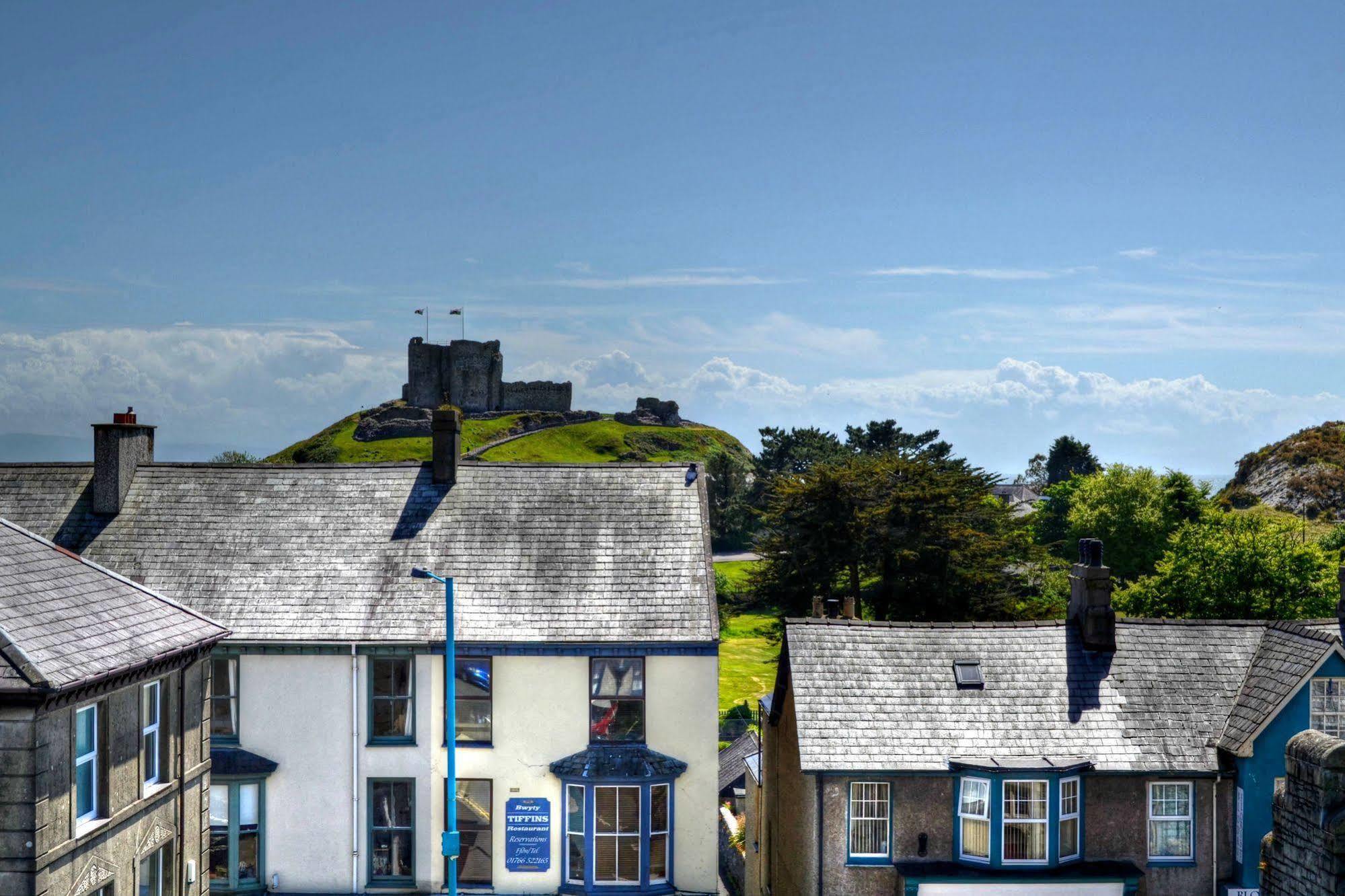 Hotel Lion & Criccieth