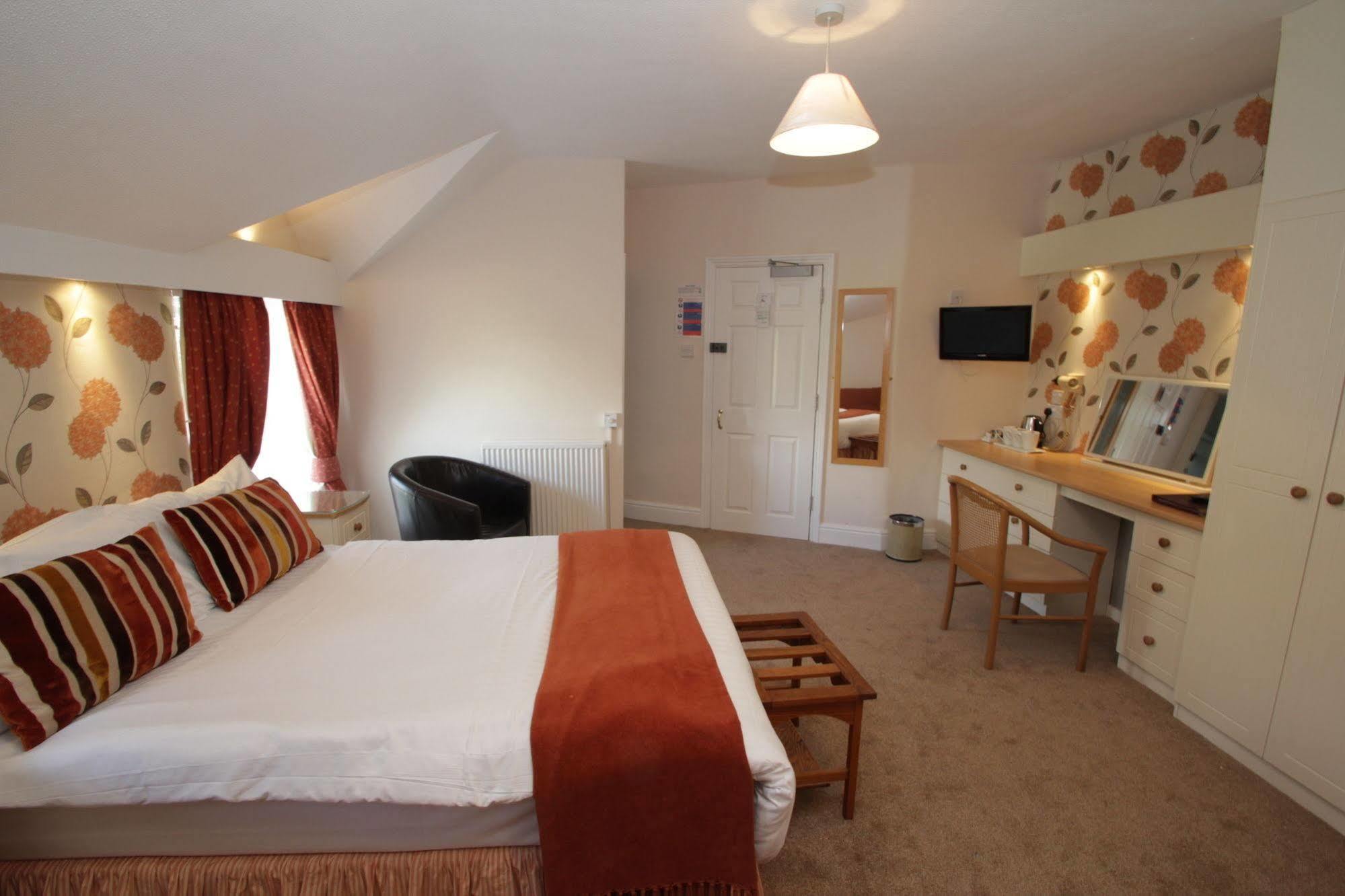 Lion & 3* Criccieth