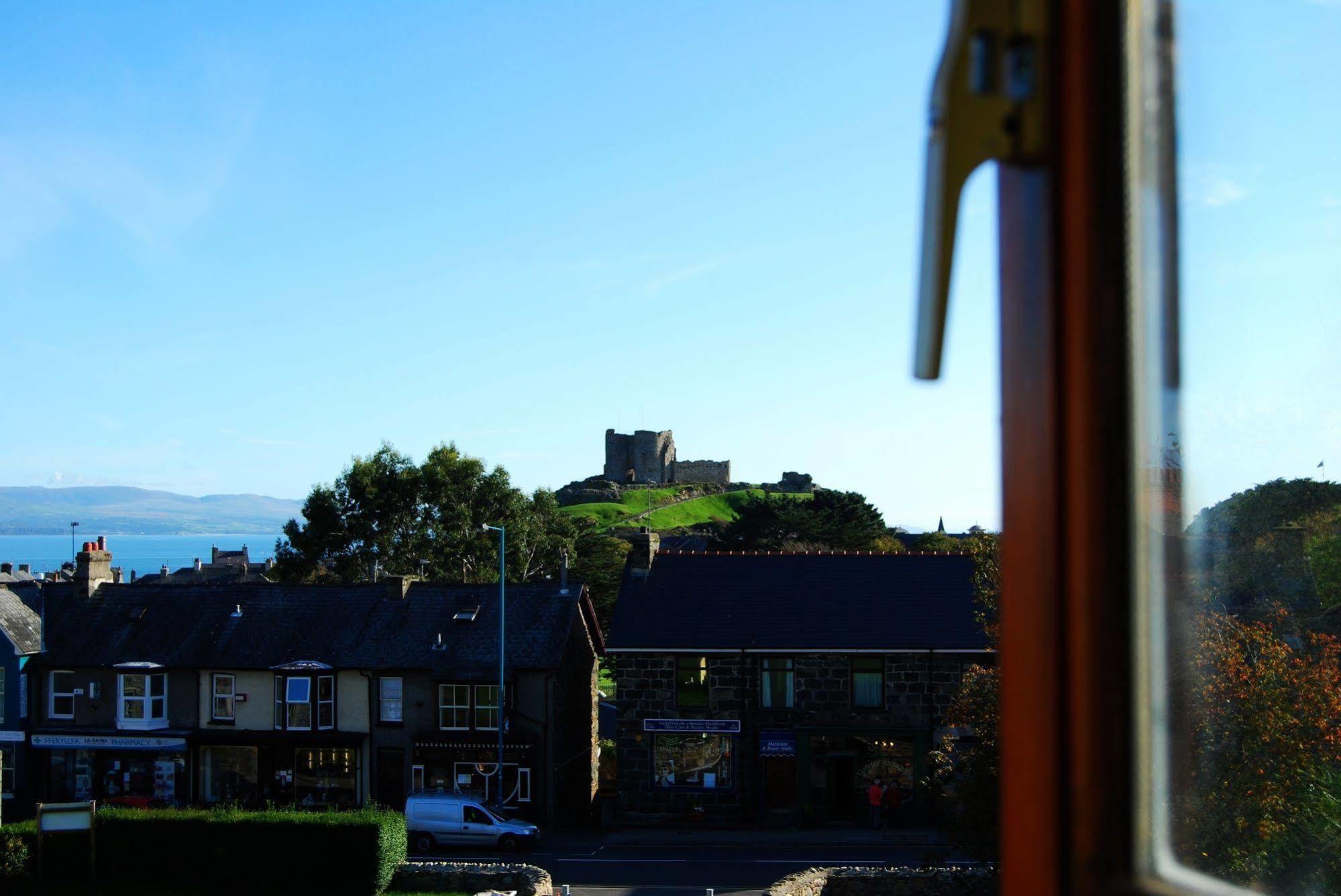 Hotel Lion & Criccieth
