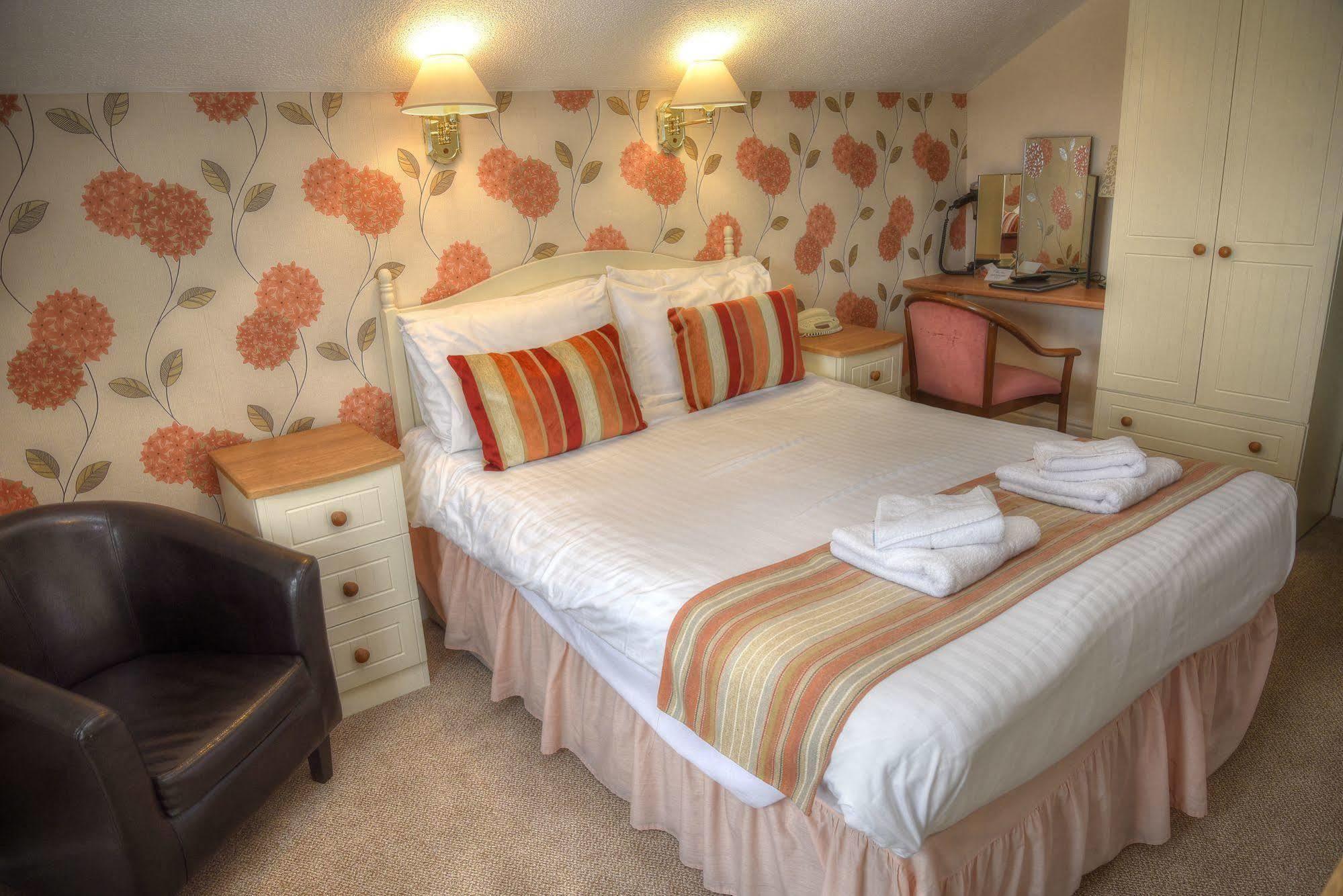 Lion & Hotel 3*